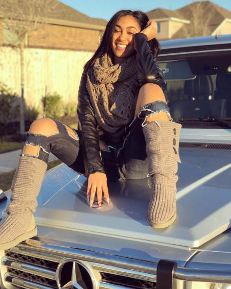 queen naija on bensz